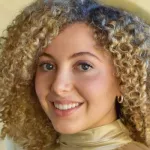 Headshot portrait of Isabella Szabo - Bio-X Undergraduate Fellow