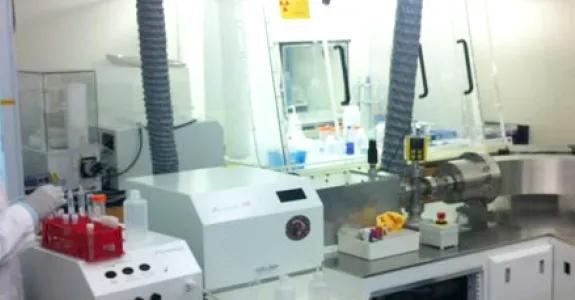 Photo of PhD candidate Kimberly Lau working in the laboratory.