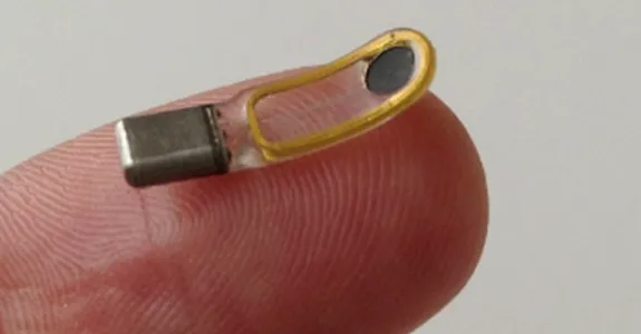 Photo of the tear-stimulating device.
