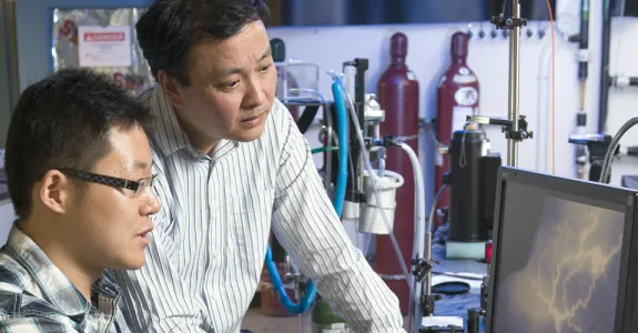 Photo of Dr. Hongjie Dai and Guosong Hong.