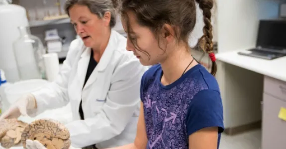 Photo of Lorelei Shoemaker (left) and Kendall Kemm in a neuroscience lab.