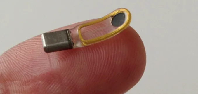 Photo of the tear-stimulating device.