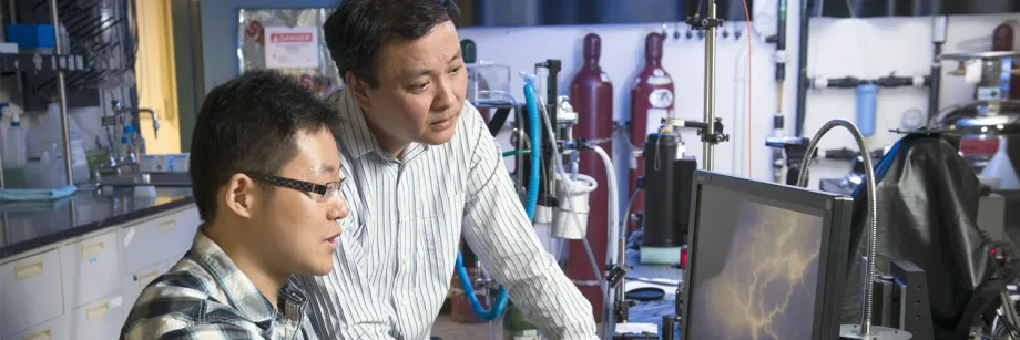 Photo of Dr. Hongjie Dai and Guosong Hong.