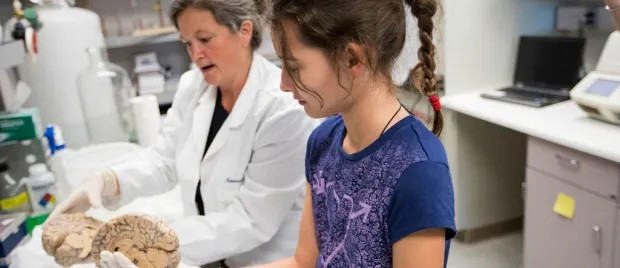 Photo of Lorelei Shoemaker (left) and Kendall Kemm in a neuroscience lab.